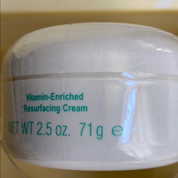 ~Youthful Essence~ Resurfacing Cream Set - Picture 7 of 7